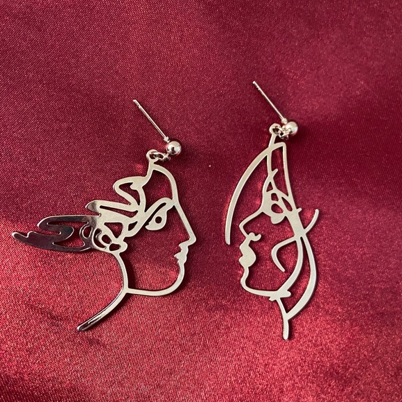 💕LAST ONE Silver Beauty Asymmetrical Earrings - Picture 4 of 8